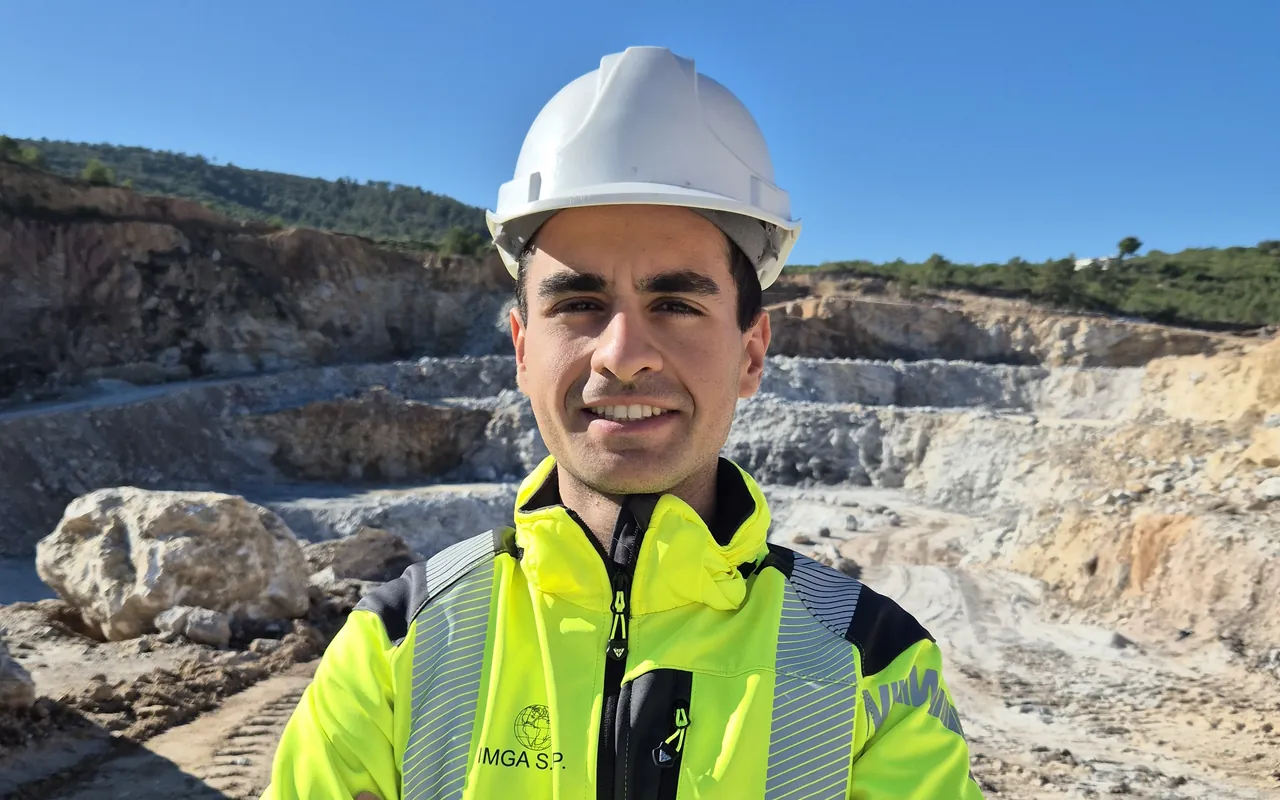 Samuel Sáez López on site at a quarry